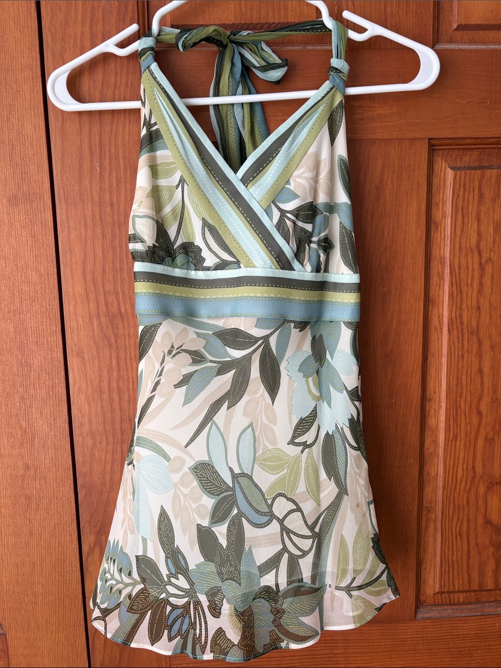 Ann Taylor Women’s Silk Halter Floral Top in Sage & Light Blue. Size 4